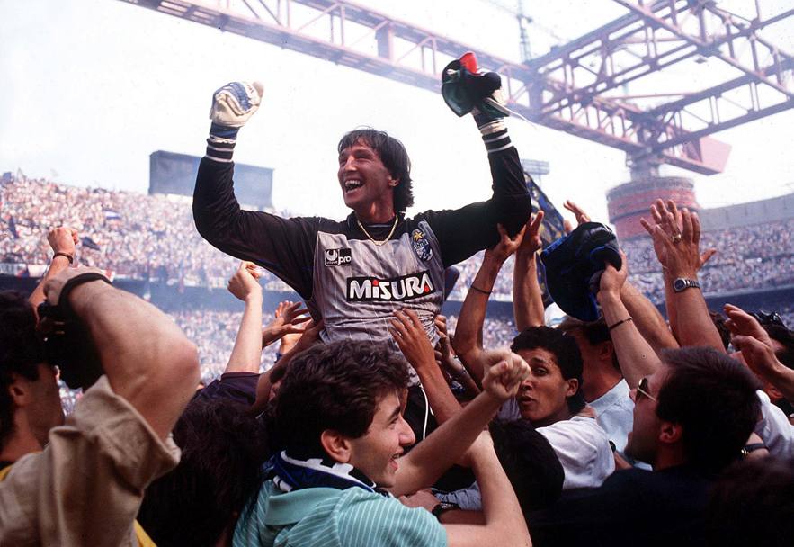 28 maggio 1989. L&#39;Inter conquista lo scudetto, Zenga festeggiato dai tifosi